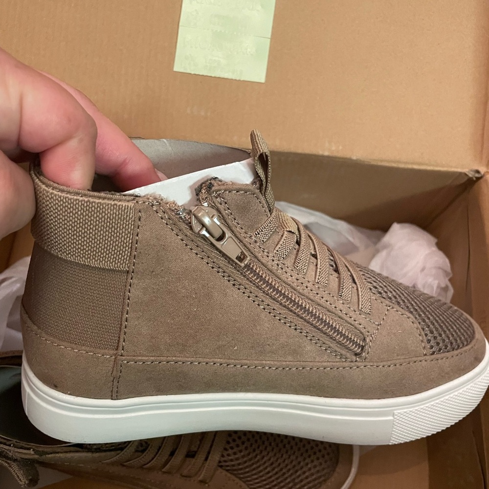 New Steve Madden boys shoes - Picture 5 of 6